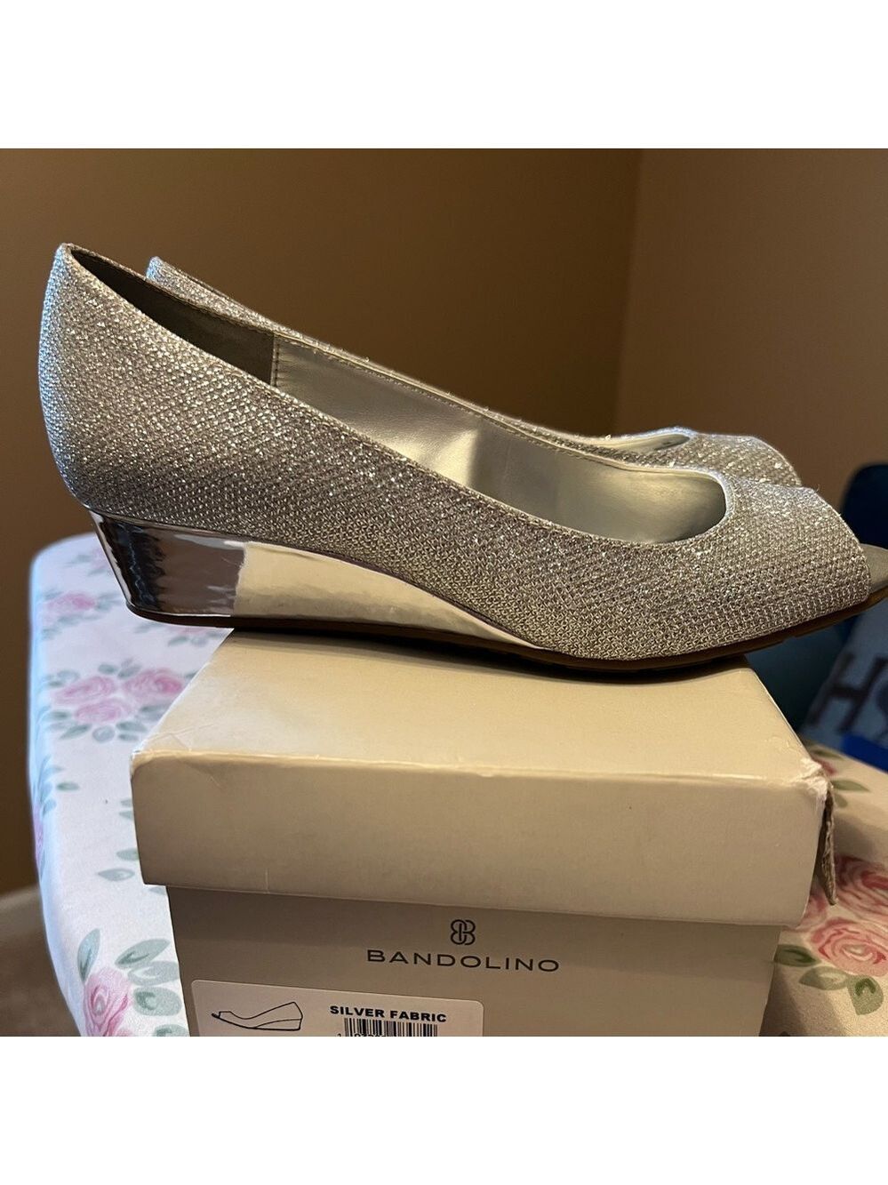 Bandolino Women's Candra Peep Toe Wedge Dress Pumps 8M Silver - Picture 4 of 8